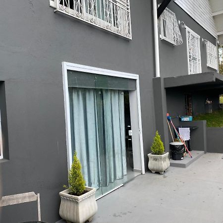 شقة Kitnet Aconchegante Em Bairro Nobre Bem Localizado Campos do Jordão المظهر الخارجي الصورة